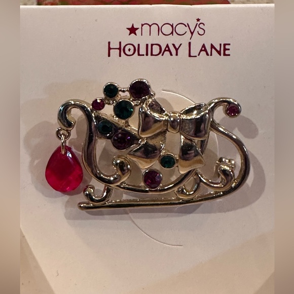 Macy’s Holiday Lane Sleigh brooch Metal And Enamel ~ New In Box - Picture 9 of 16